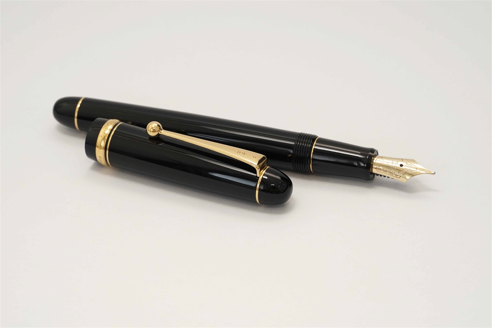 Bút máy Pilot Custom 74 Black 14K B 