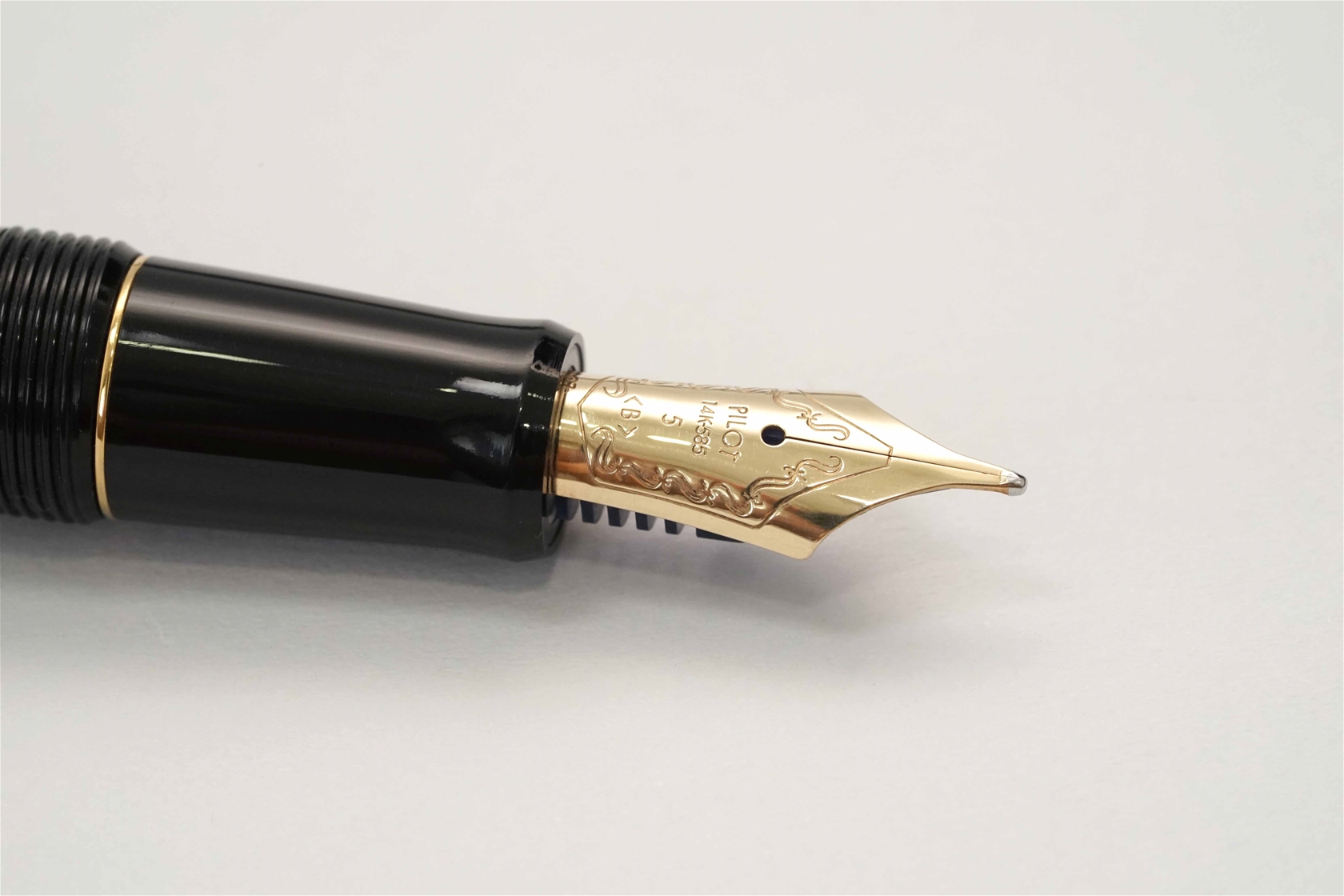 Bút máy Pilot Custom 74 Black 14K B 