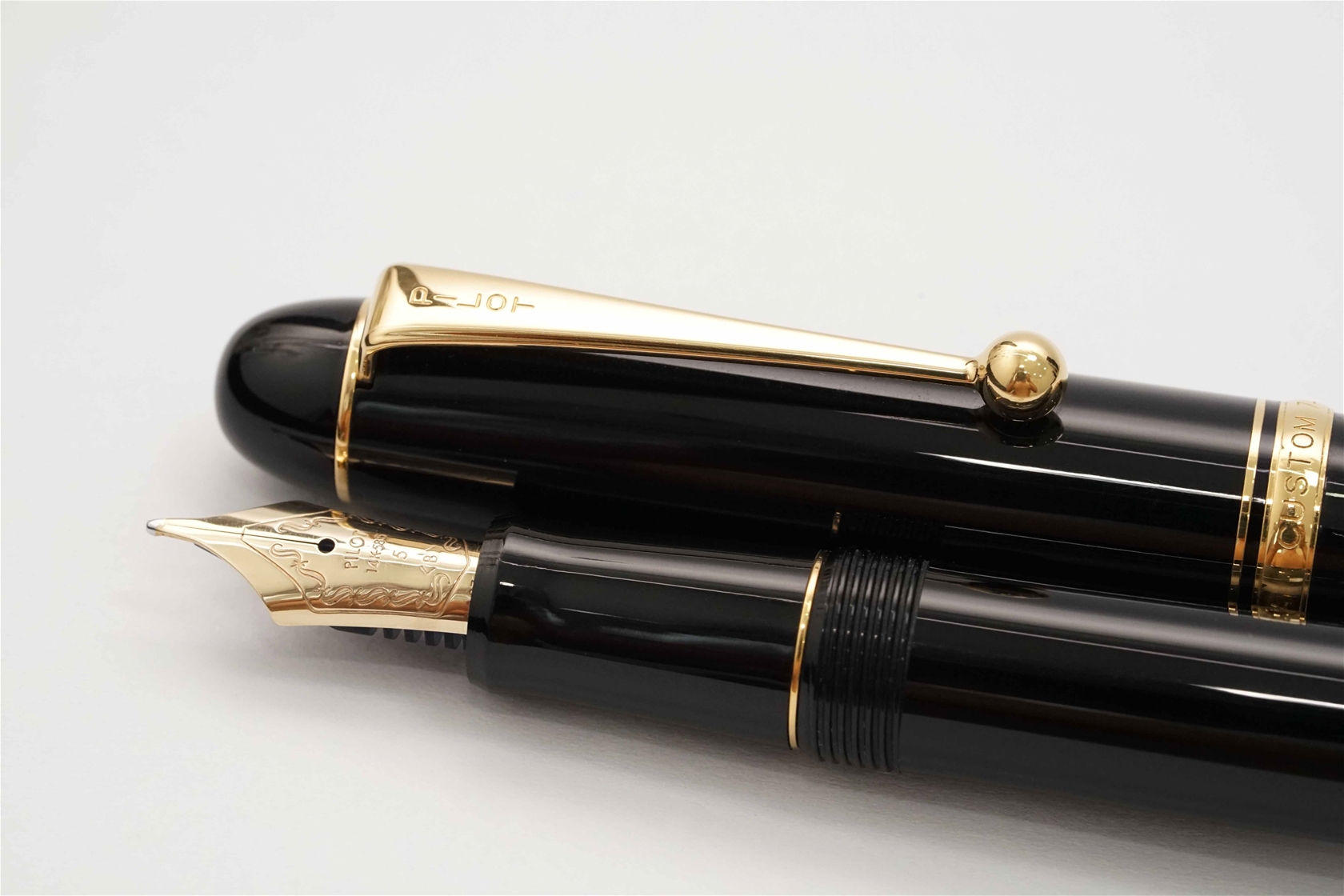 Bút máy Pilot Custom 74 Black 14K B 