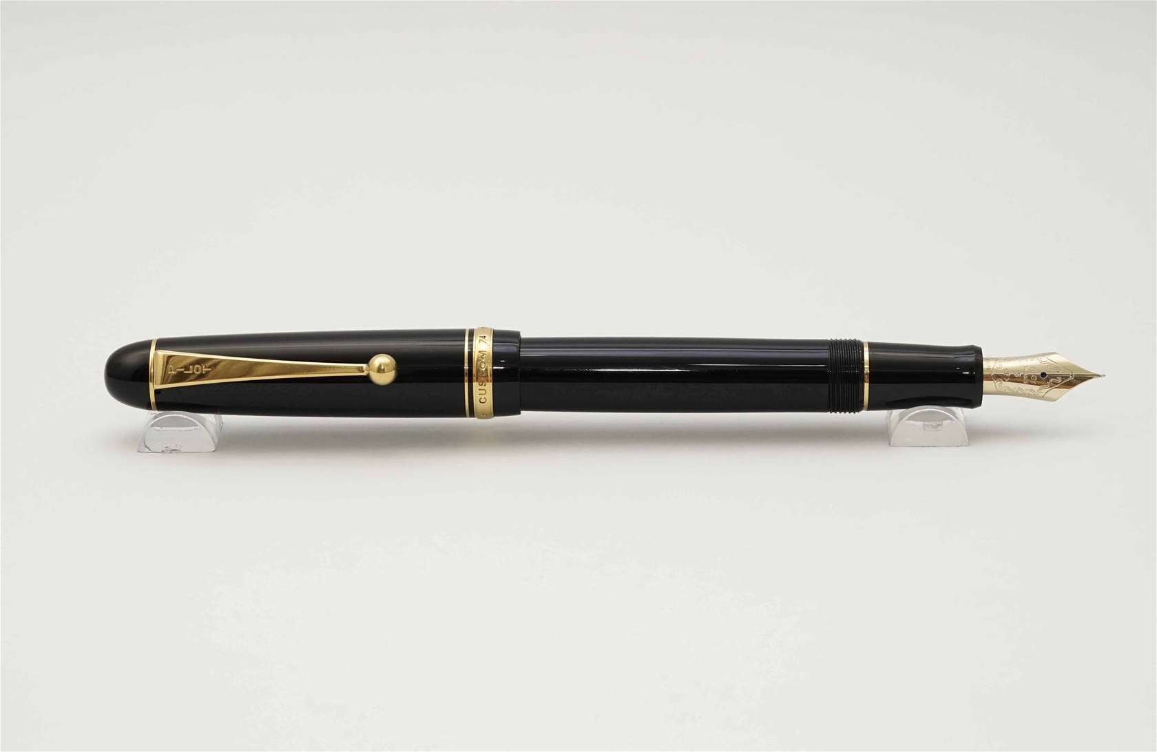 Bút máy Pilot Custom 74 Black 14K F