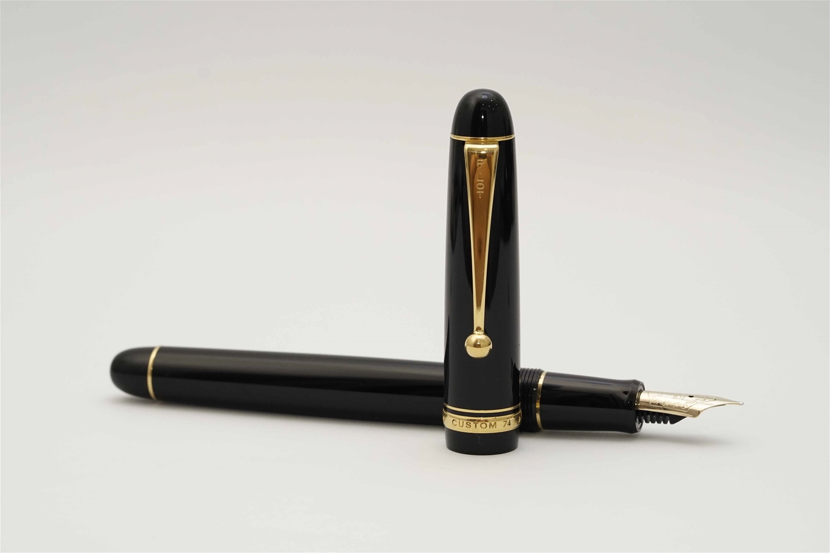 Bút máy Pilot Custom 74 Black 14K F