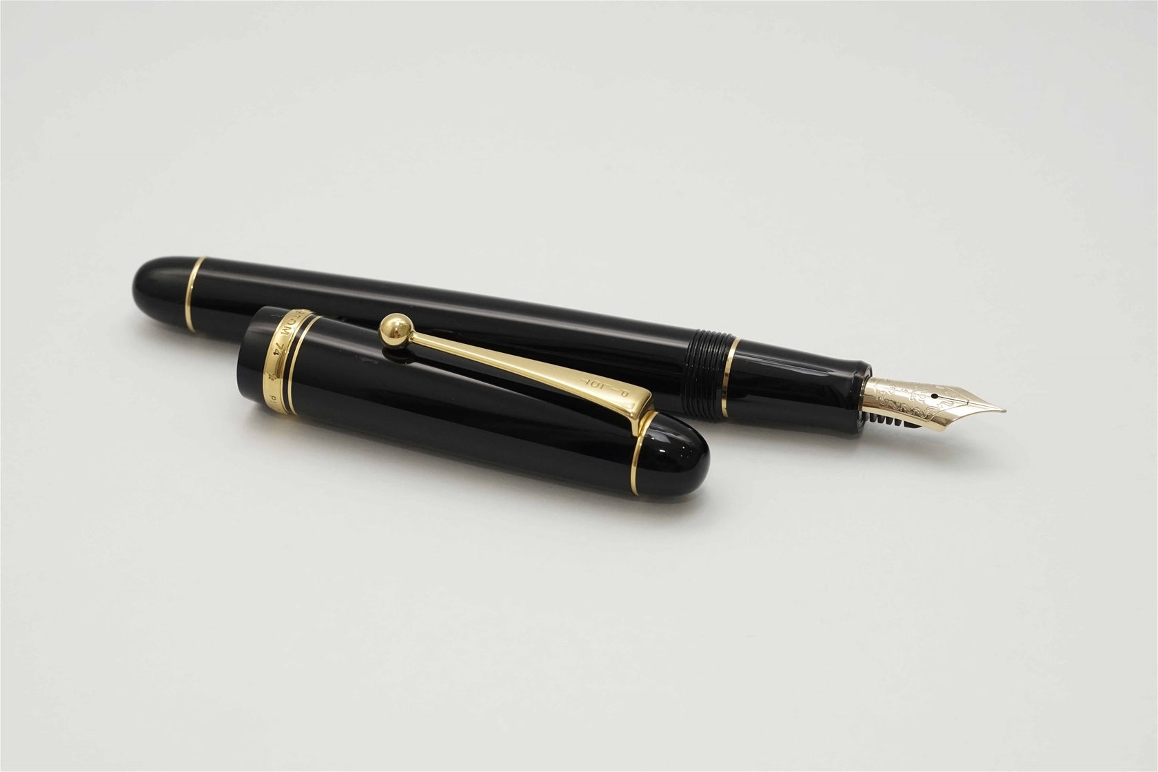 Bút máy Pilot Custom 74 Black 14K F