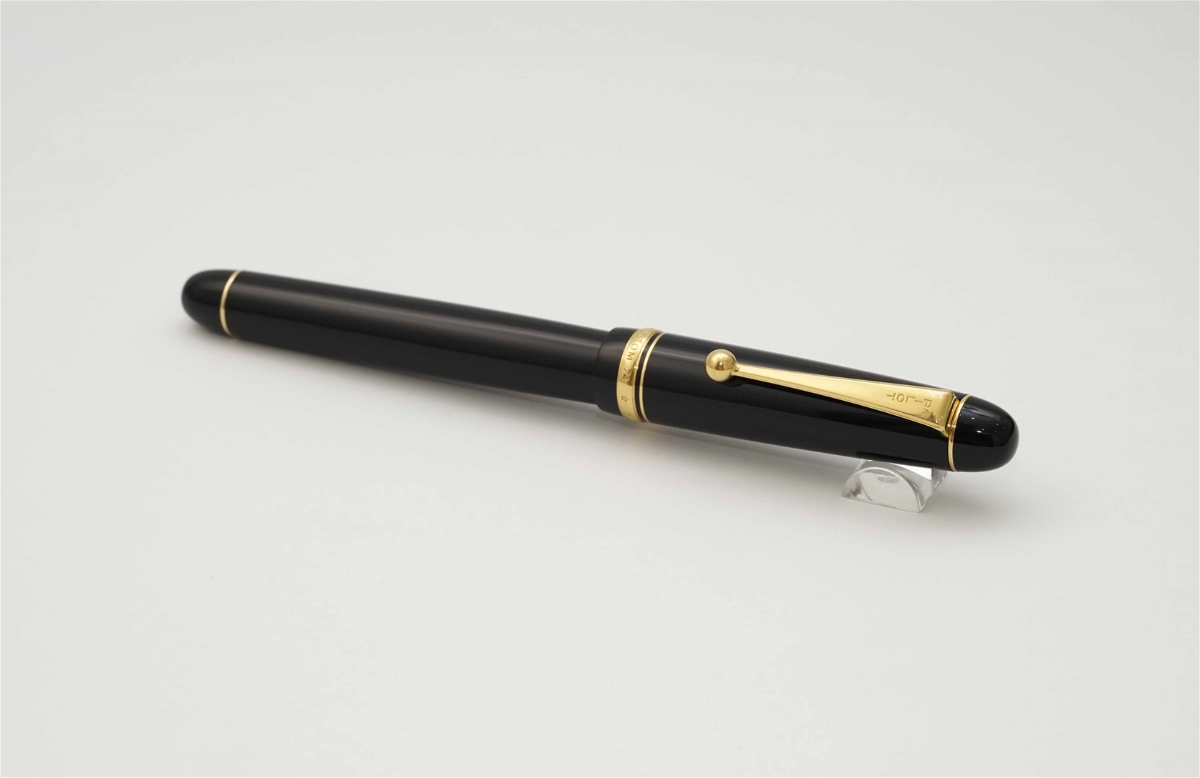 Bút máy Pilot Custom 74 Black 14K FM