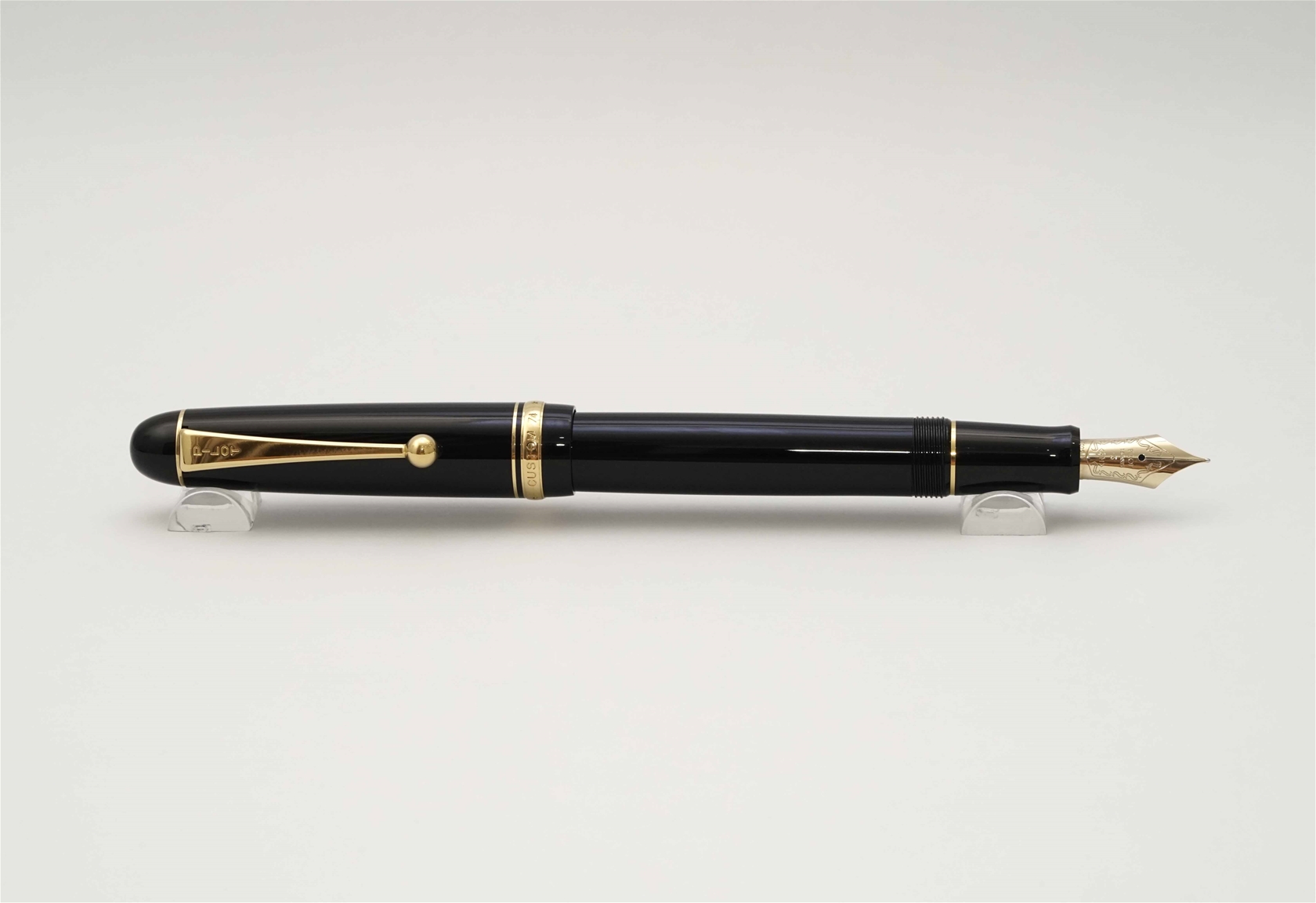 Bút máy Pilot Custom 74 Black 14K FM