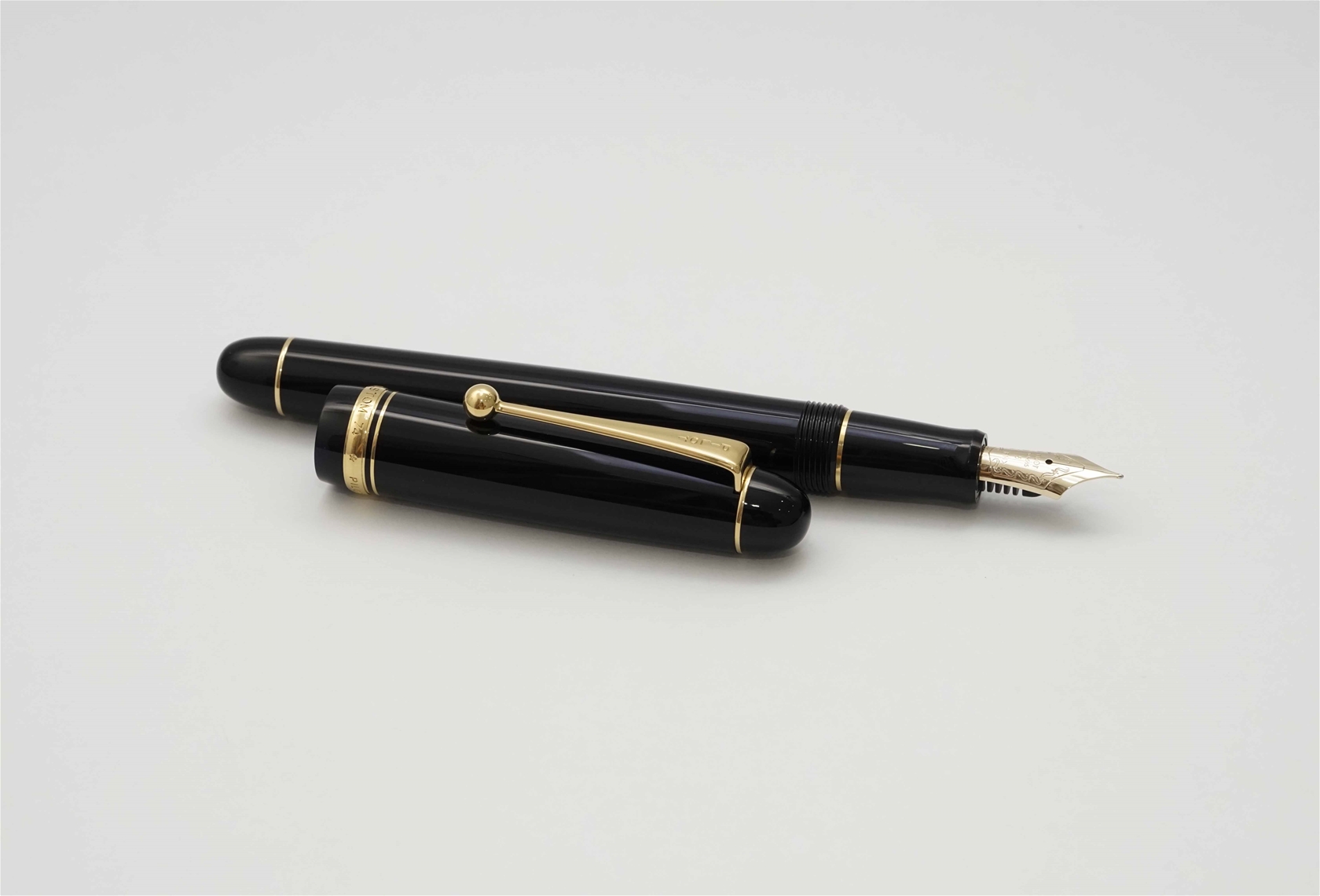 Bút máy Pilot Custom 74 Black 14K FM