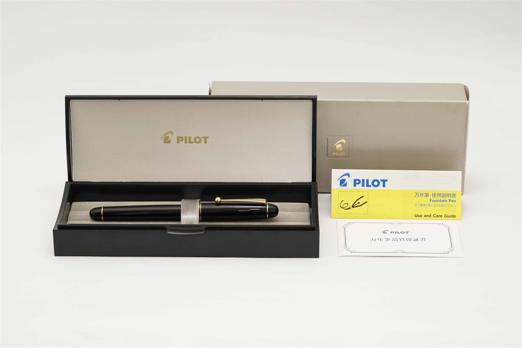 Bút máy Pilot Custom 74 Black 14K M 