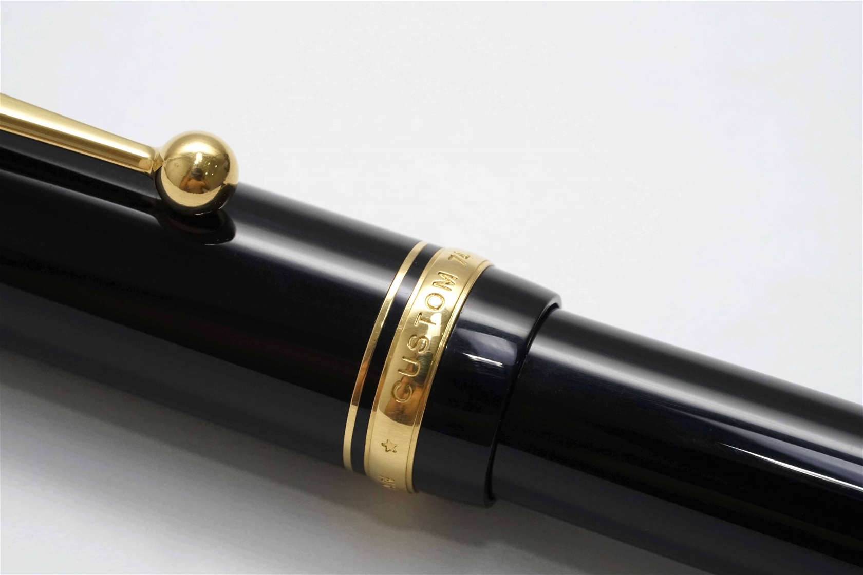 Bút máy Pilot Custom 74 Black 14K M 