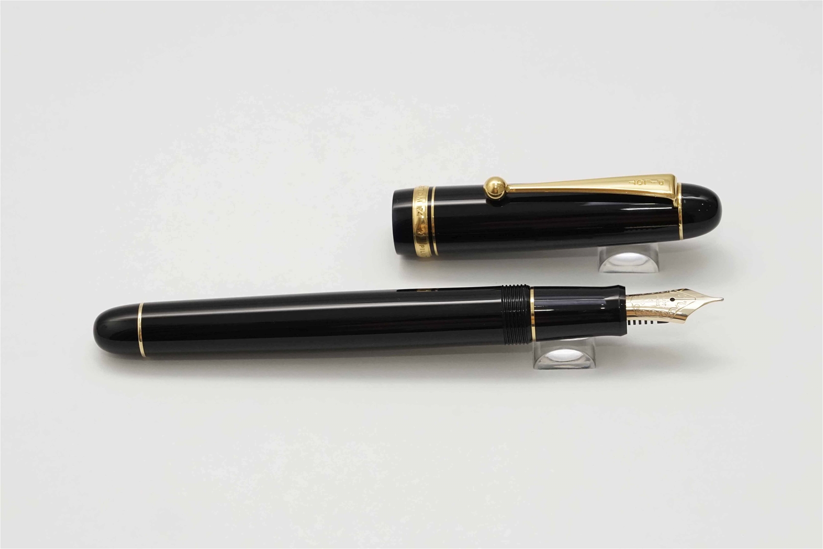 Bút máy Pilot Custom 74 Black 14K M 