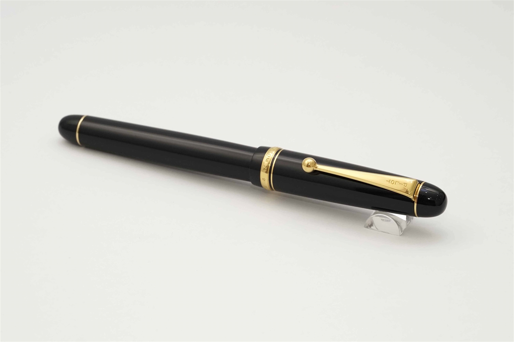 Bút máy Pilot Custom 74 Black 14K M 