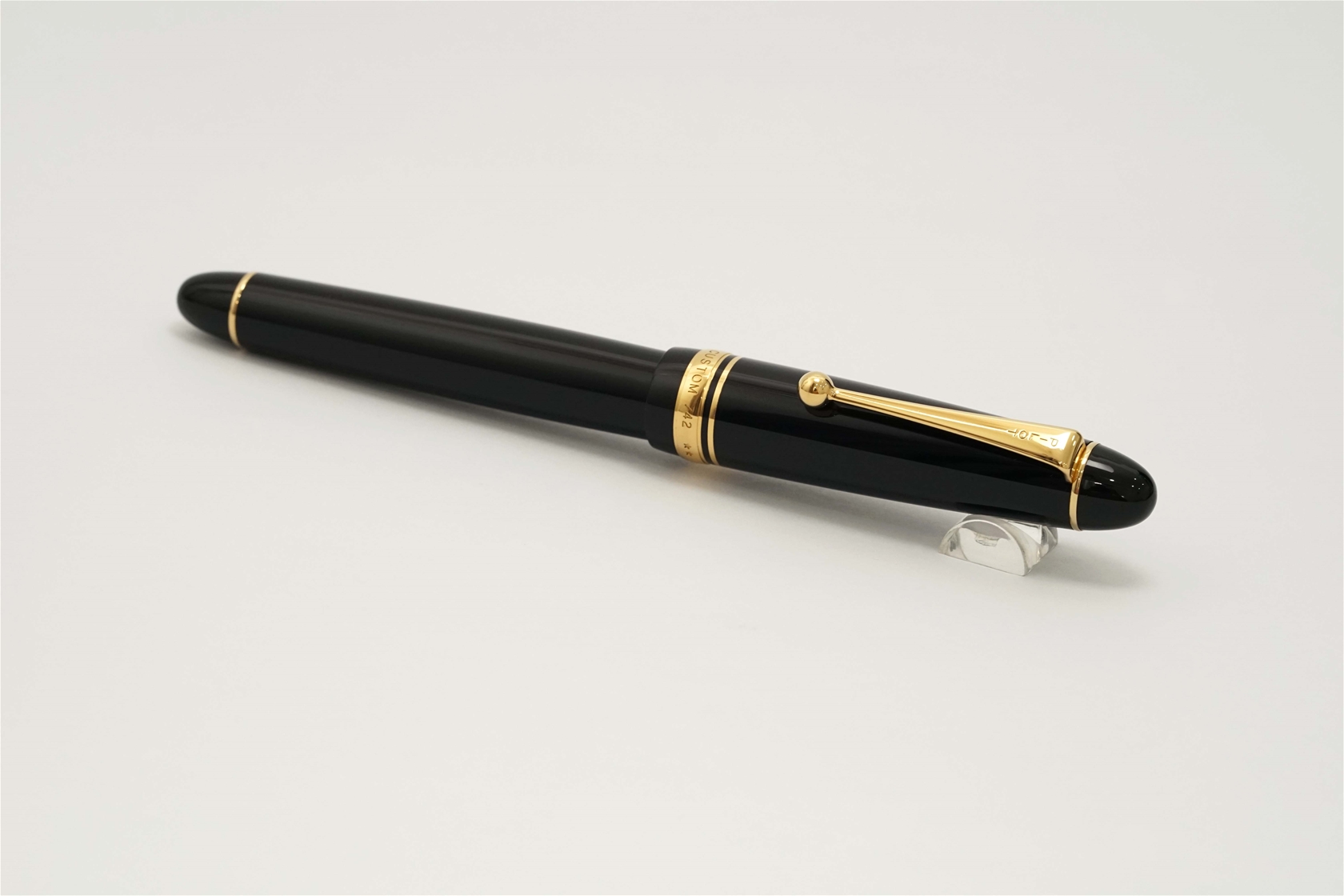 Bút máy Pilot Custom 742 Black 14K FA 