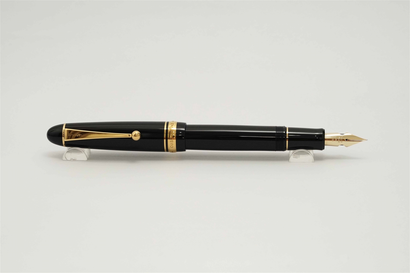 Bút máy Pilot Custom 742 Black 14K FA 
