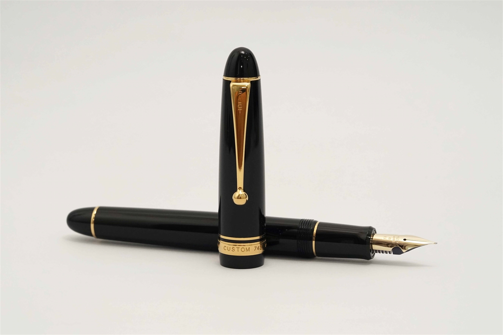 Bút máy Pilot Custom 742 Black 14K FA 