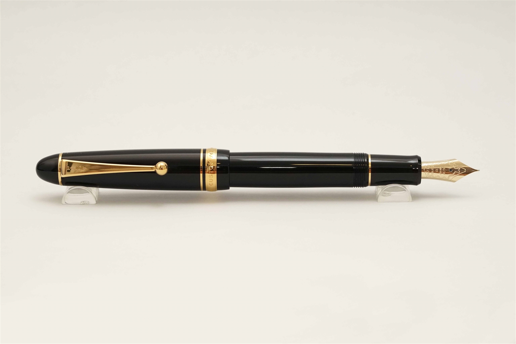 Bút máy Pilot Custom 742 Black 14K SFM