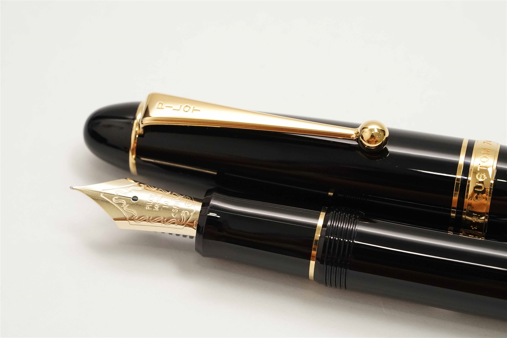 Bút máy Pilot Custom 742 Black 14K SFM