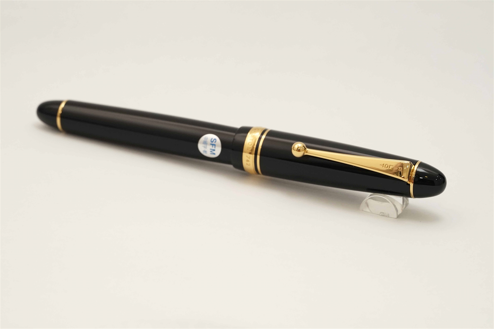 Bút máy Pilot Custom 742 Black 14K SFM