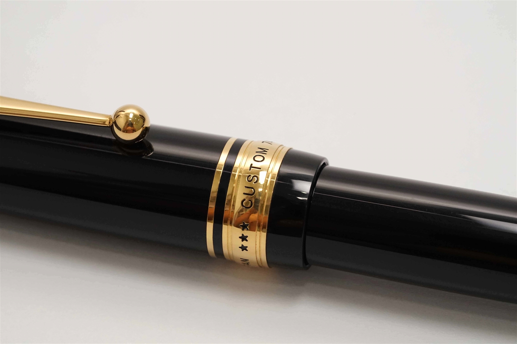 Bút máy Pilot Custom 743 Black 14K M