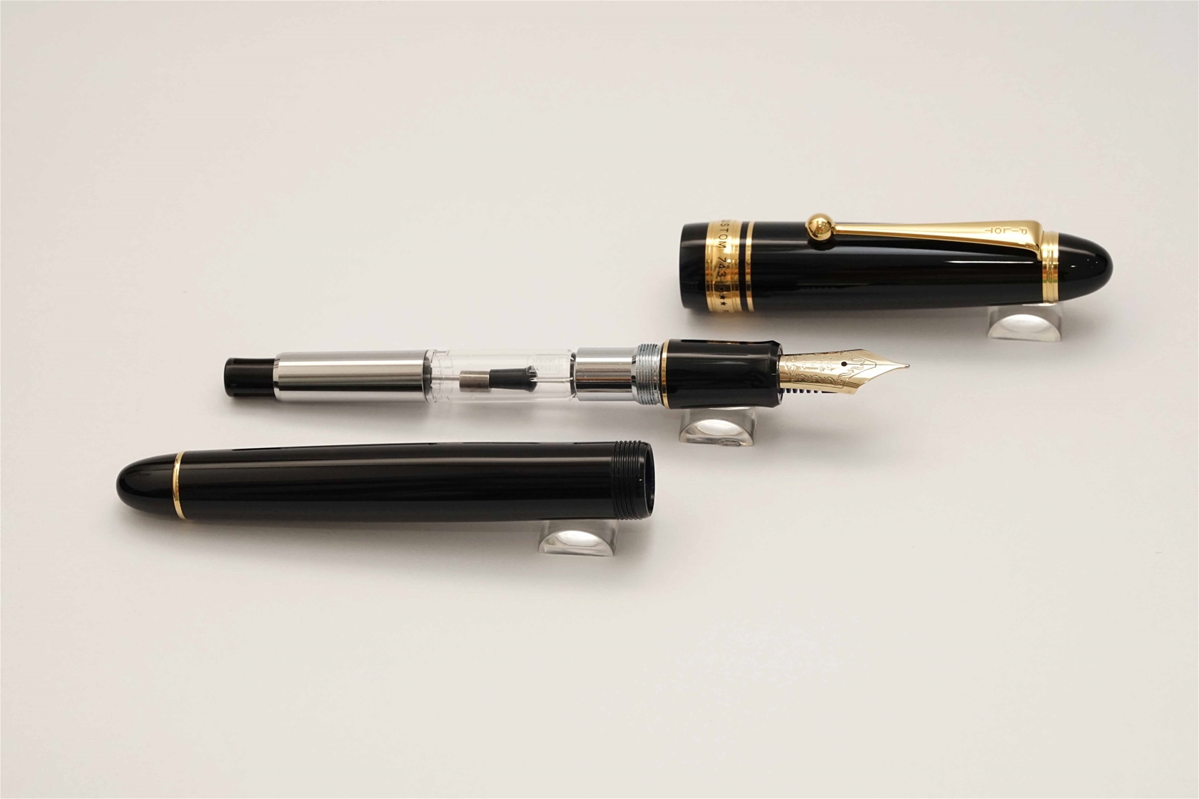 Bút máy Pilot Custom 743 Black 14K M