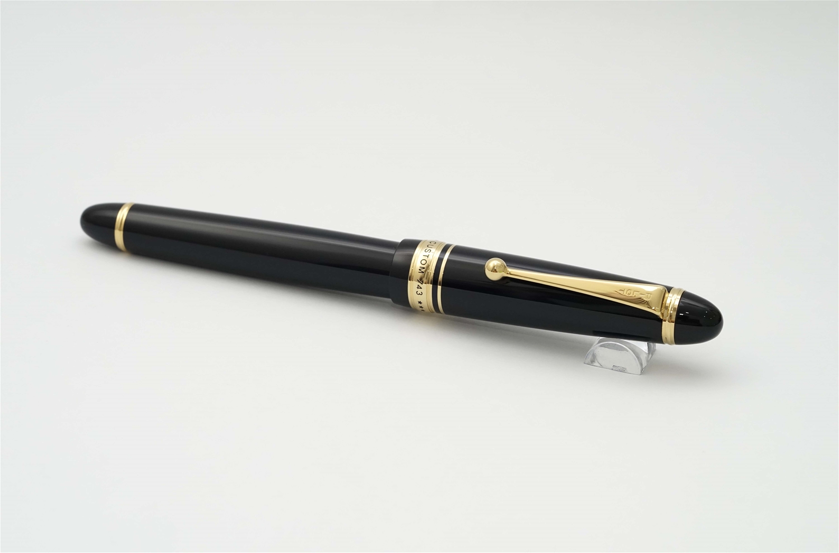 Bút máy Pilot Custom 743 Black 14K SFM 