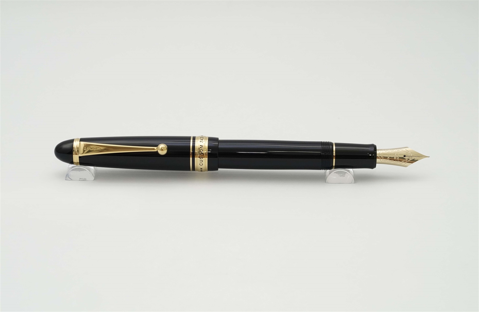 Bút máy Pilot Custom 743 Black 14K SFM 