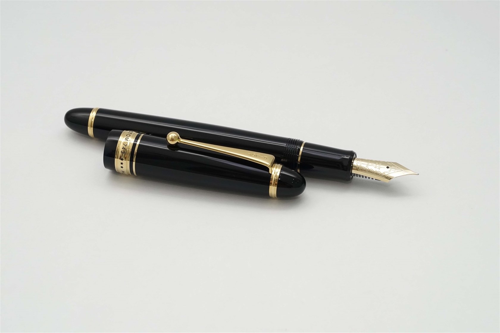 Bút máy Pilot Custom 743 Black 14K SFM 