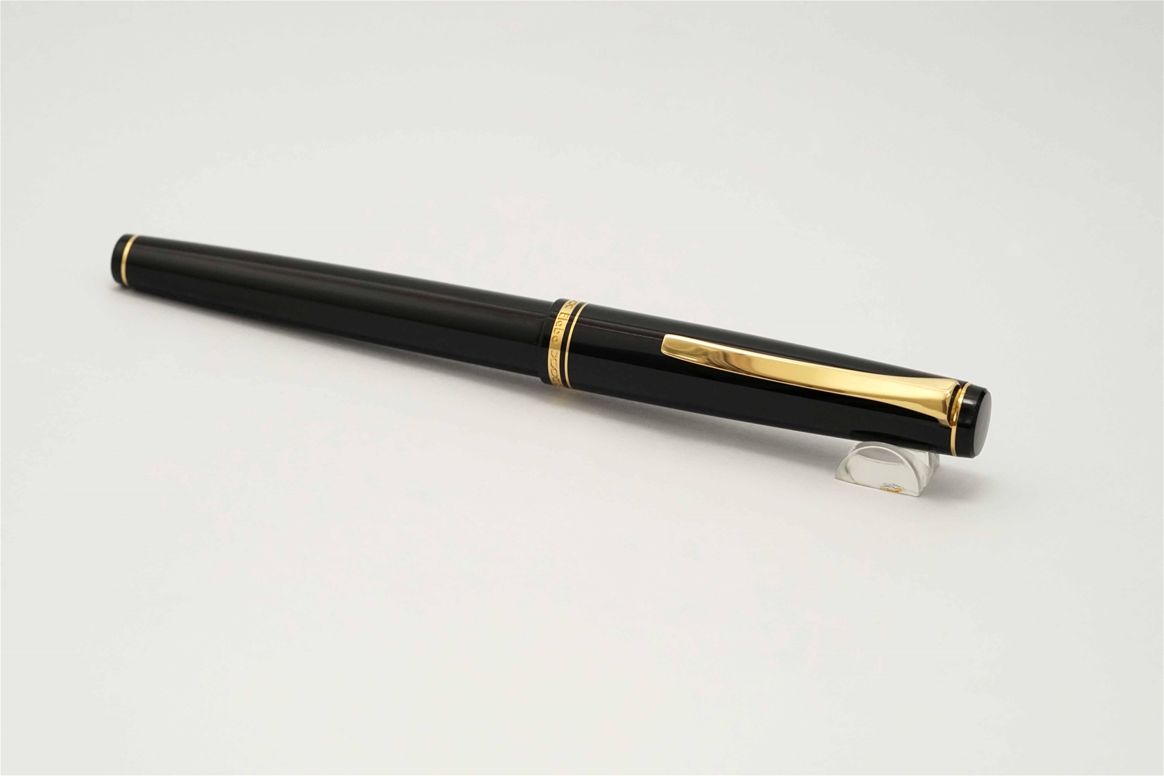 Bút máy Pilot Elabo Falcon Black 14K SF