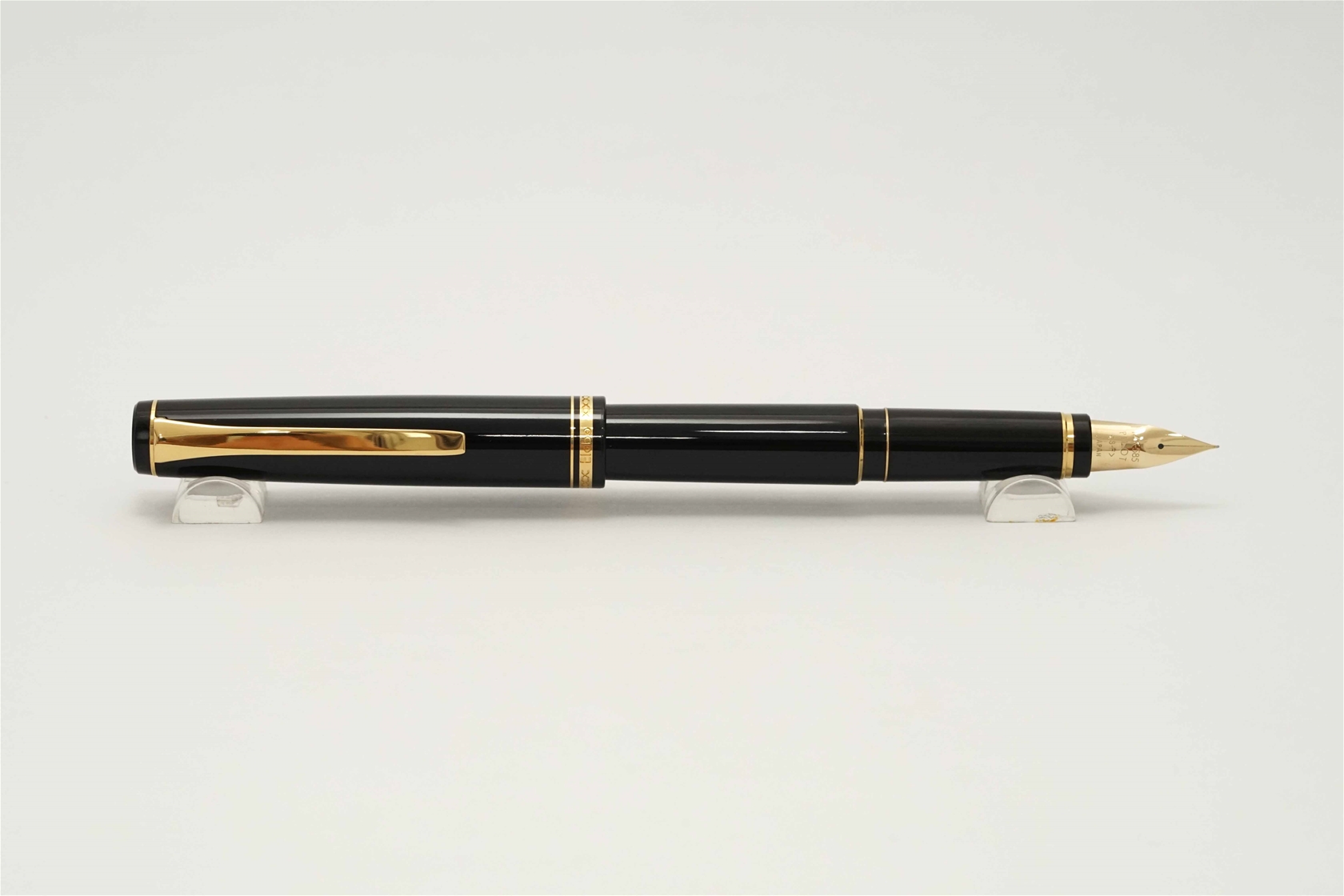 Bút máy Pilot Elabo Falcon Black 14K SF