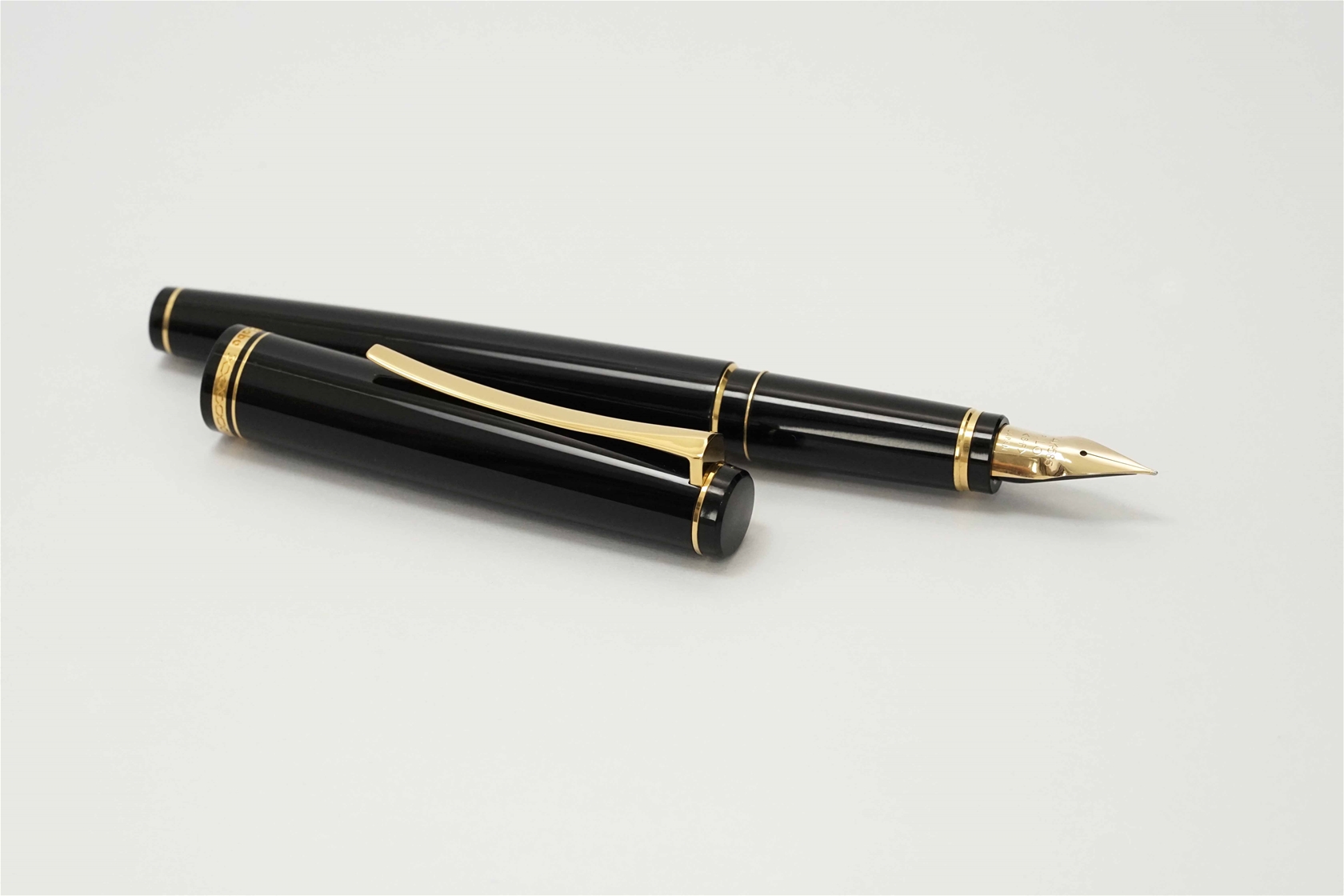 Bút máy Pilot Elabo Falcon Black 14K SF