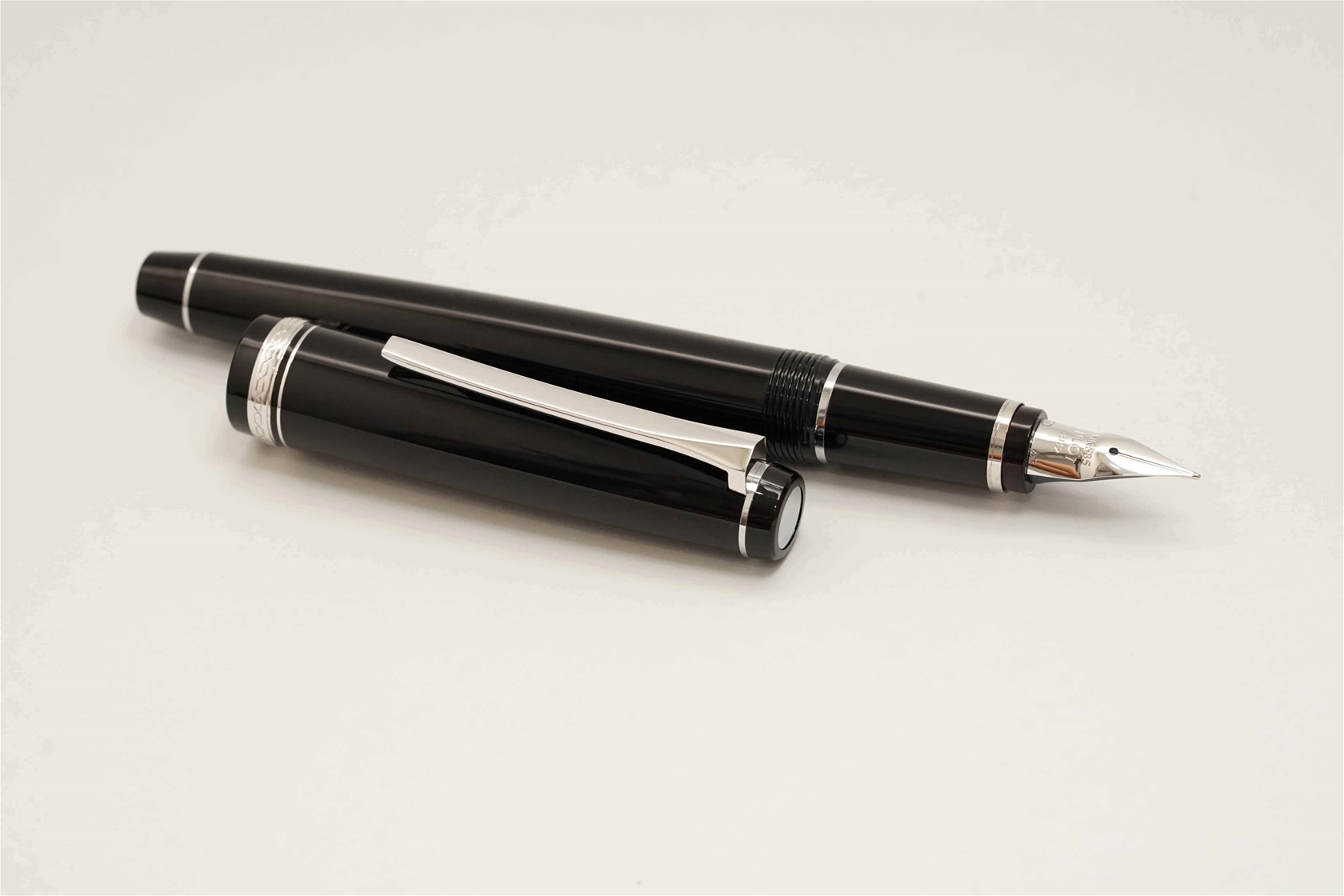 Bút máy Pilot Elabo Falcon Black 14K SM