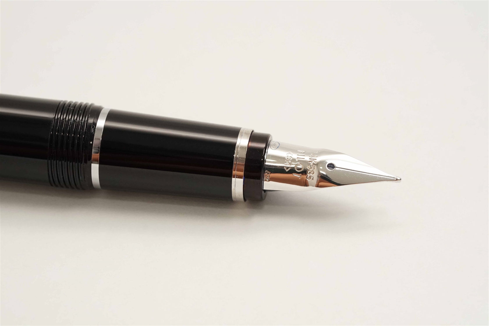 Bút máy Pilot Elabo Falcon Black 14K SM