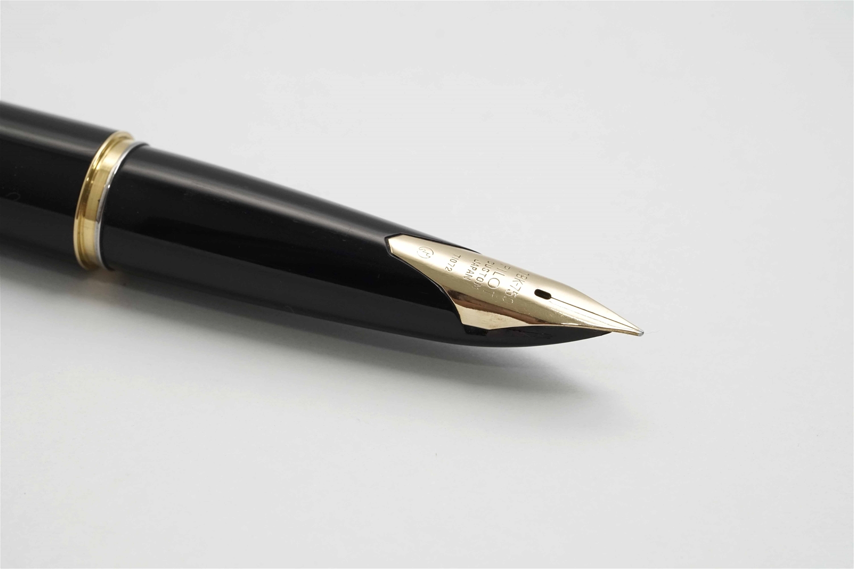 Bút máy Pilot Elite Custom Black 14K F