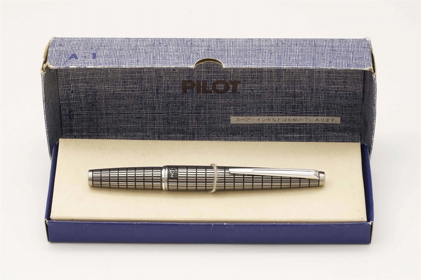 Bút máy Pilot Elite Pocket Cross Hatch 18K F