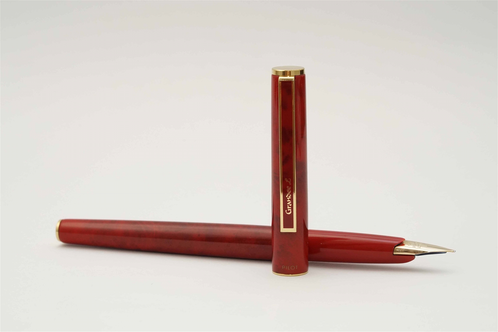 Bút máy Pilot Grandee L Red Lacquer 14K F