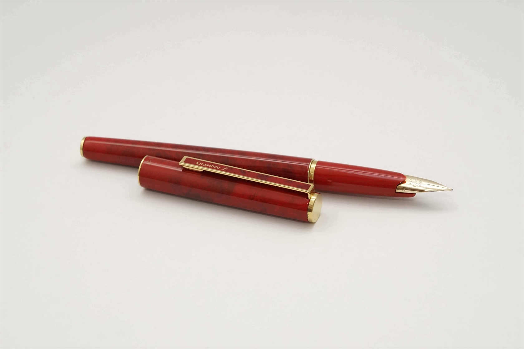 Bút máy Pilot Grandee L Red Lacquer 14K F