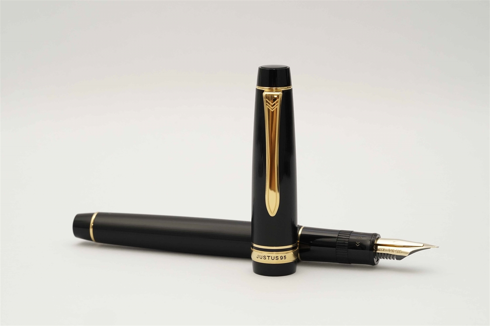 Bút máy Pilot Justus 95 Stripe Black 14K F