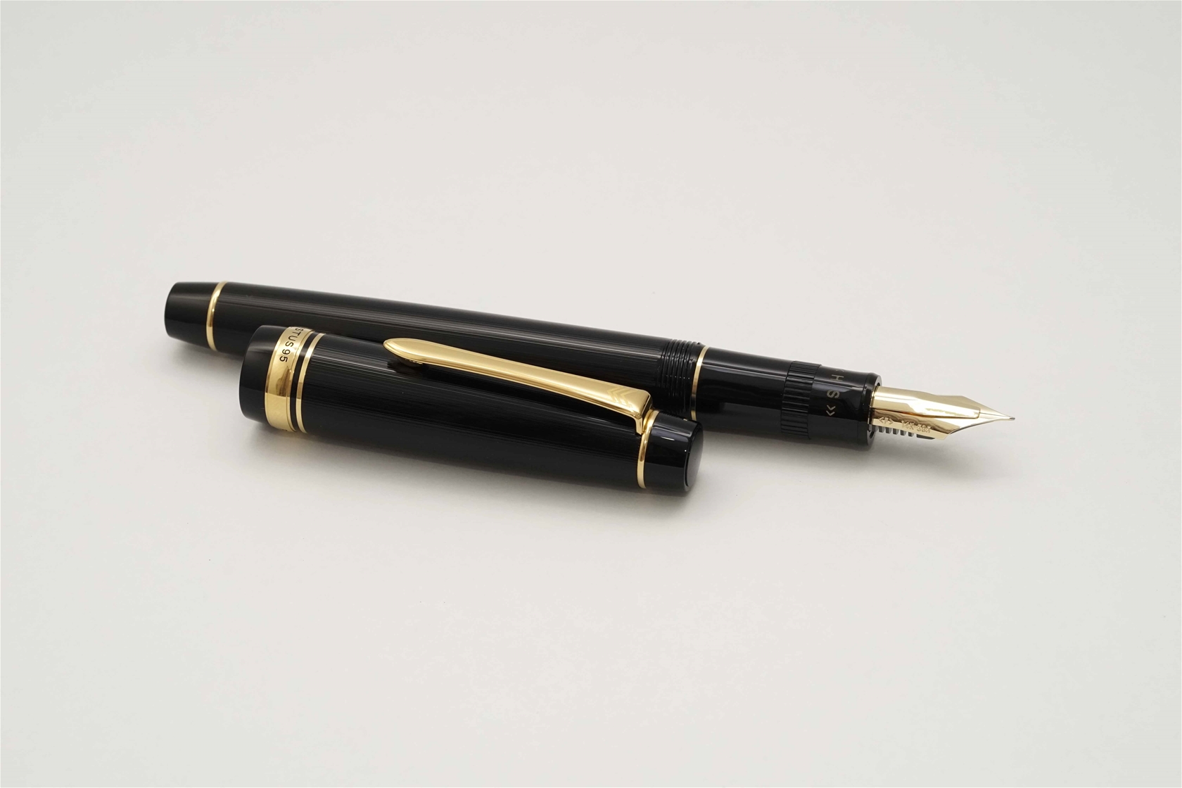 Bút máy Pilot Justus 95 Stripe Black 14K F