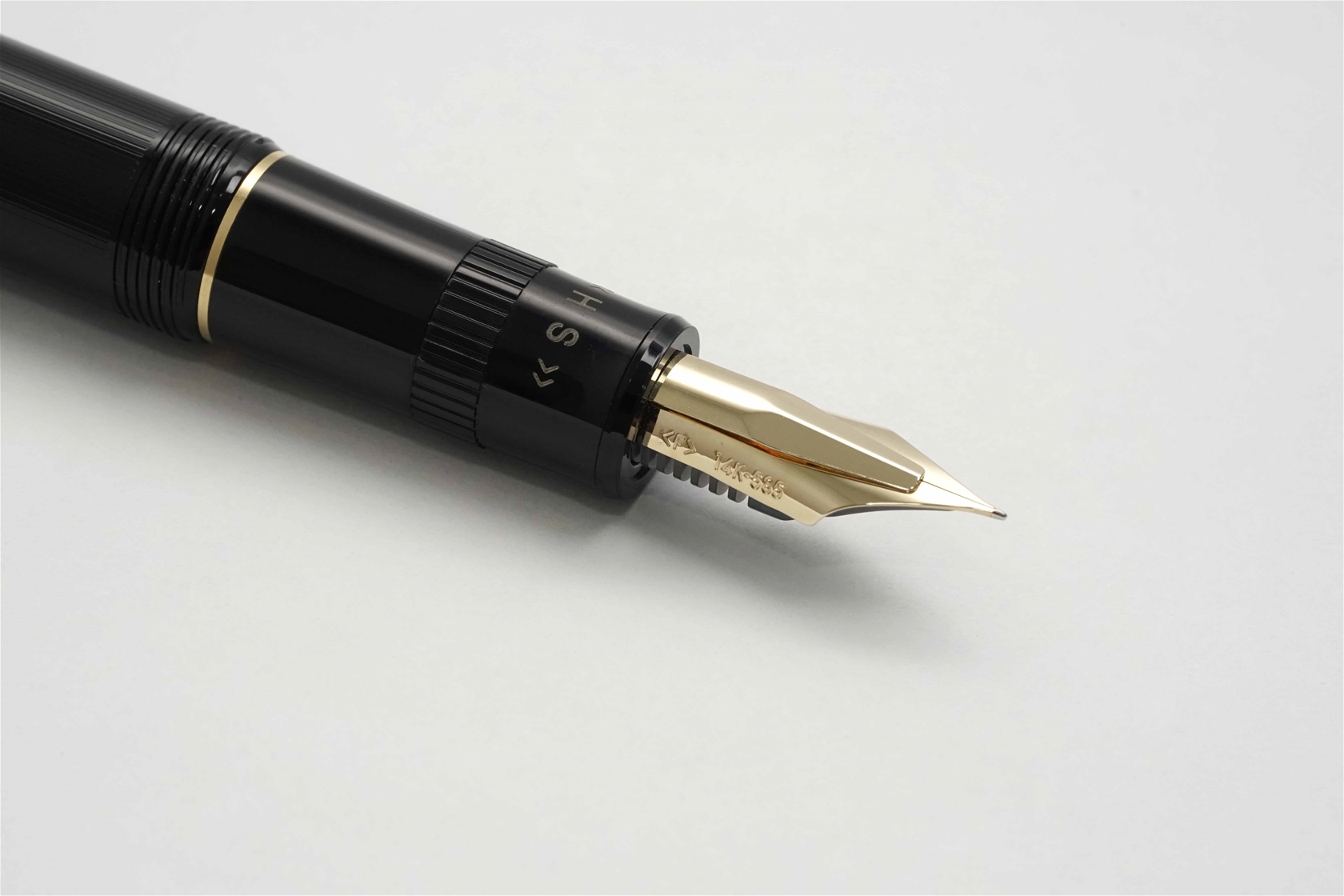 Bút máy Pilot Justus 95 Stripe Black 14K F