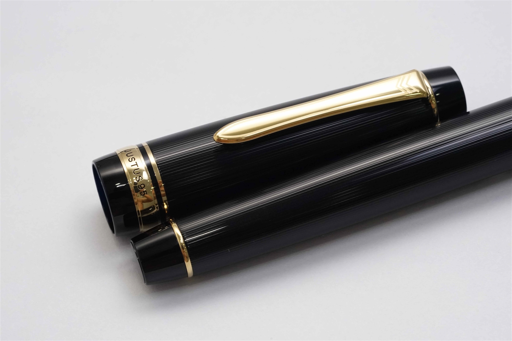 Bút máy Pilot Justus 95 Stripe Black 14K M