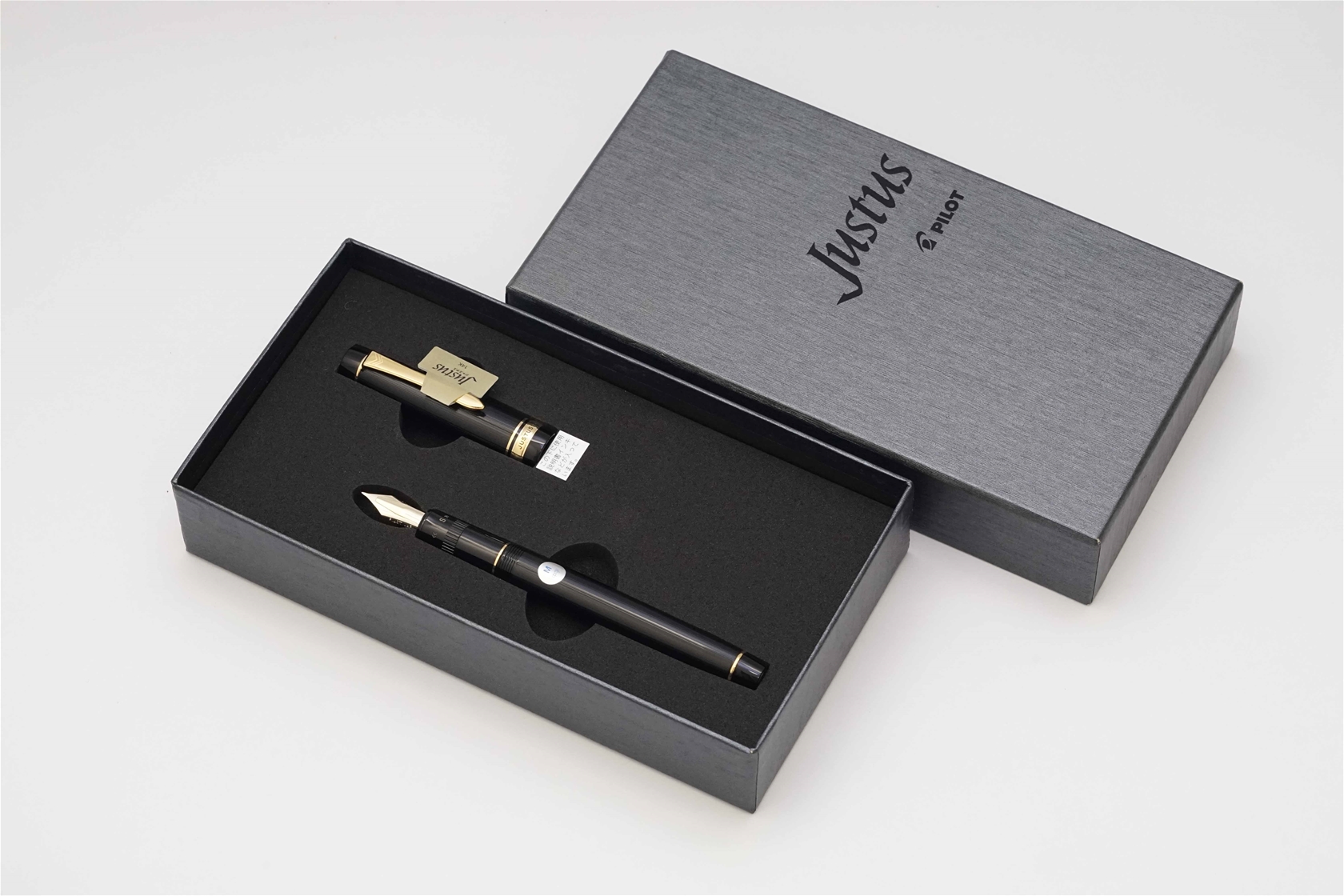 Bút máy Pilot Justus 95 Stripe Black 14K M