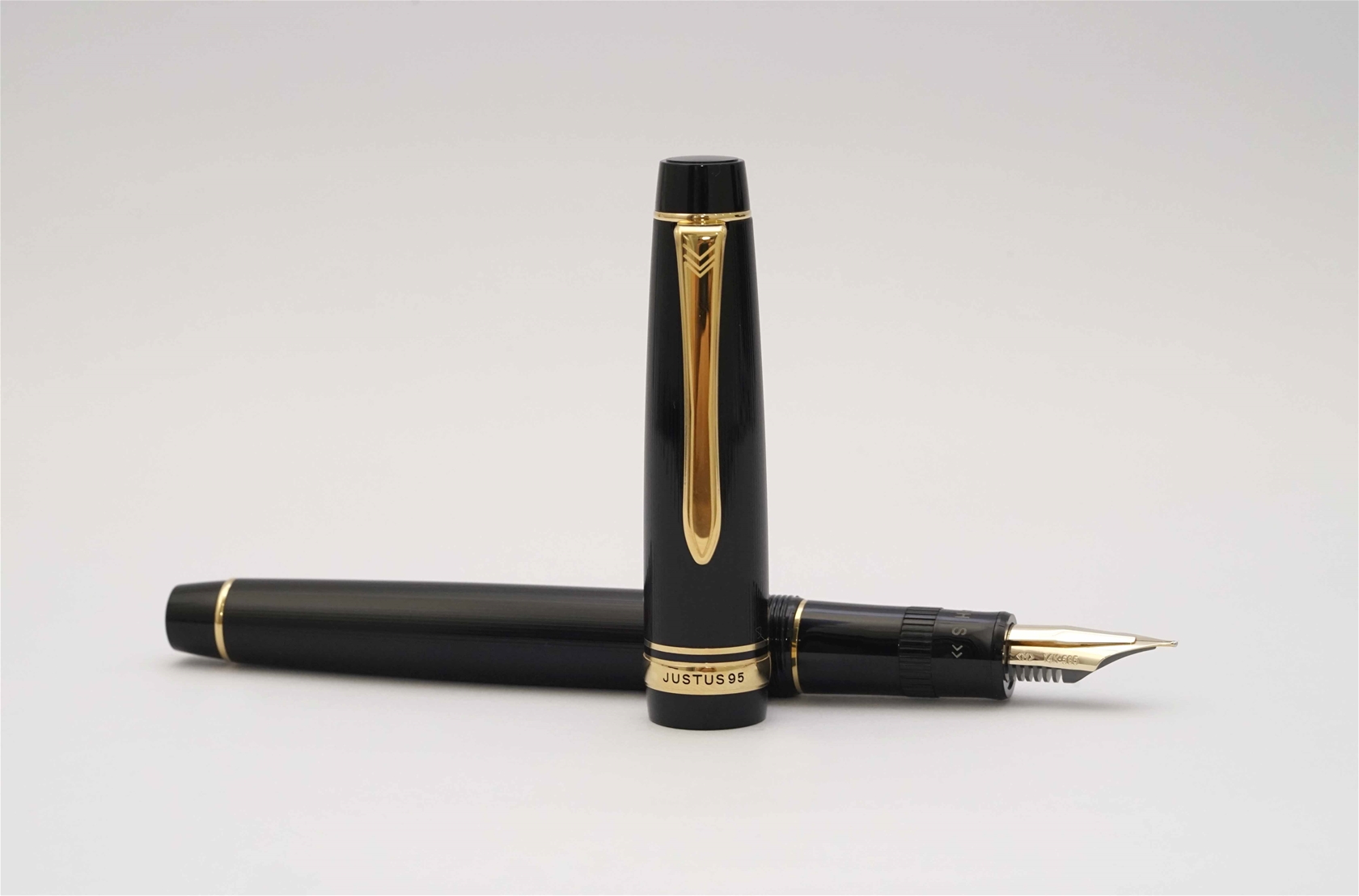 Bút máy Pilot Justus 95 Stripe Black 14K M