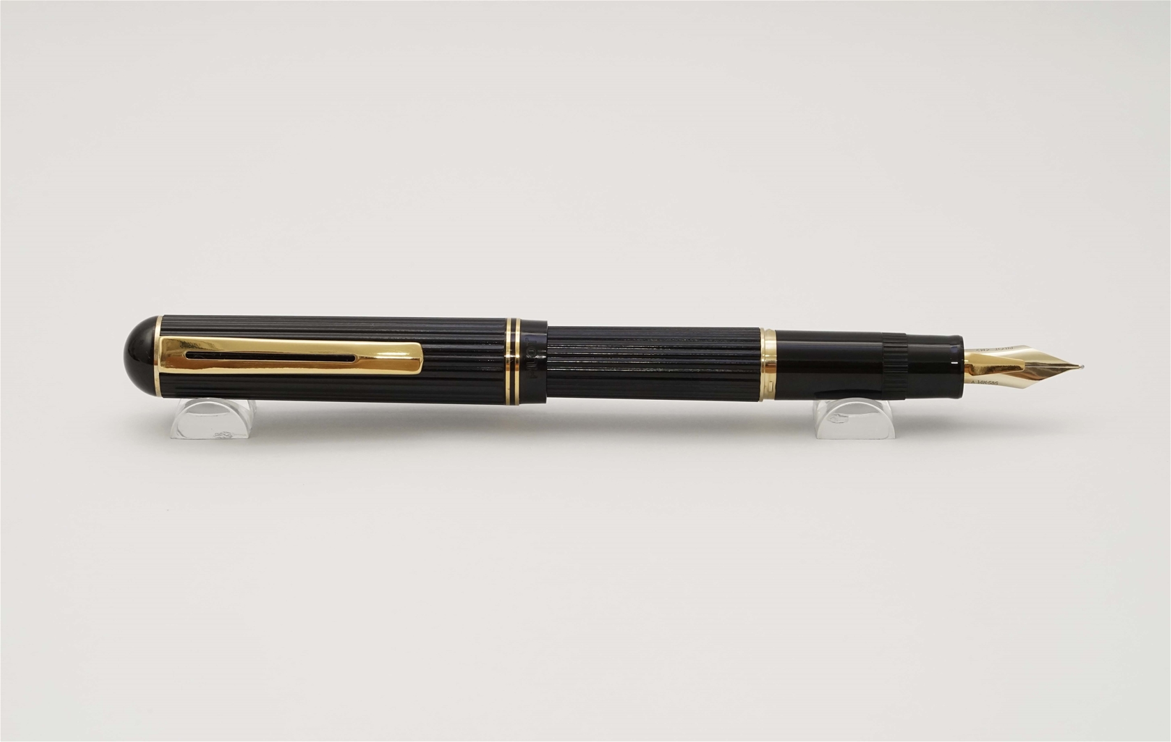 Bút máy Pilot Justus Black Adjustable 14K M