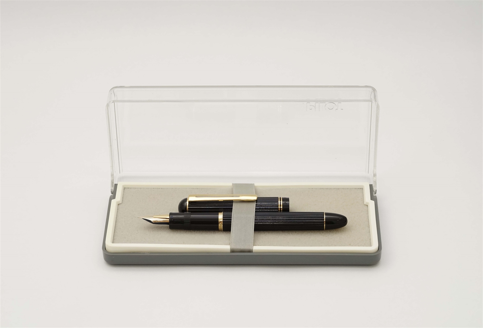 Bút máy Pilot Justus Black Adjustable 14K M