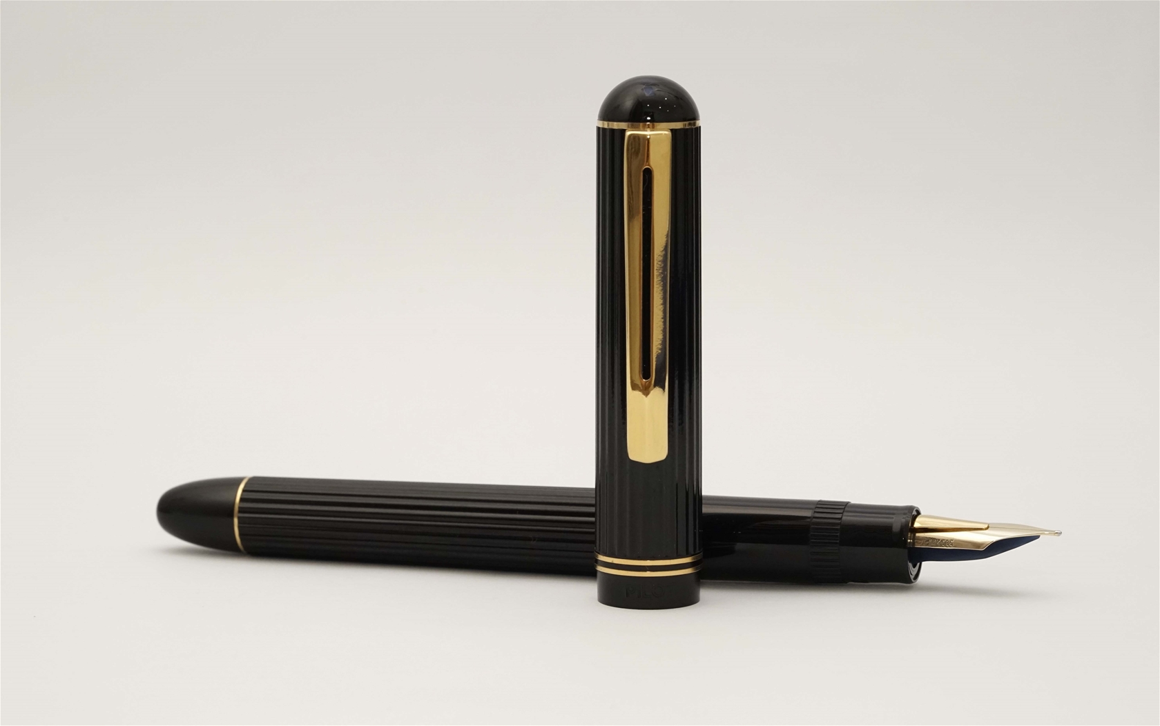 Bút máy Pilot Justus Black Adjustable 14K M