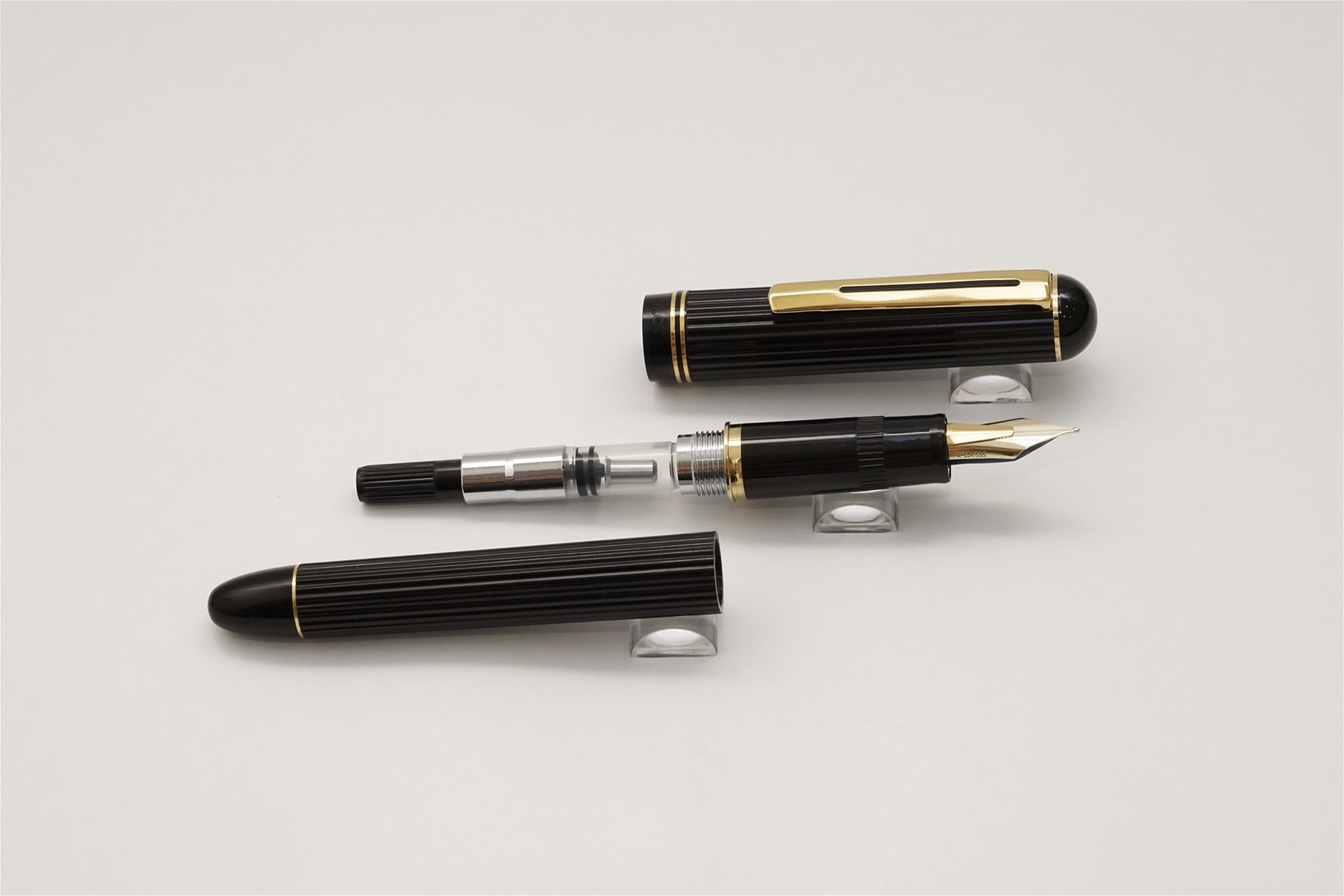 Bút máy Pilot Justus Black Adjustable 14K M