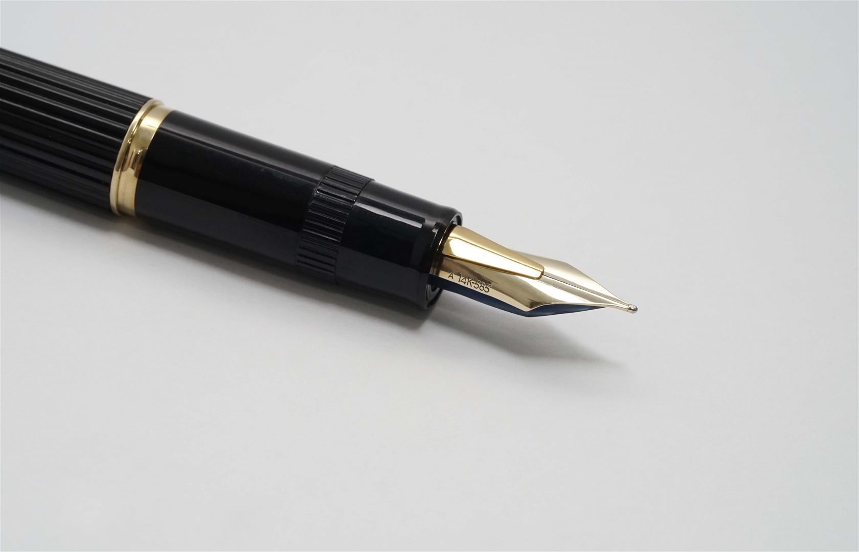 Bút máy Pilot Justus Black Adjustable 14K M