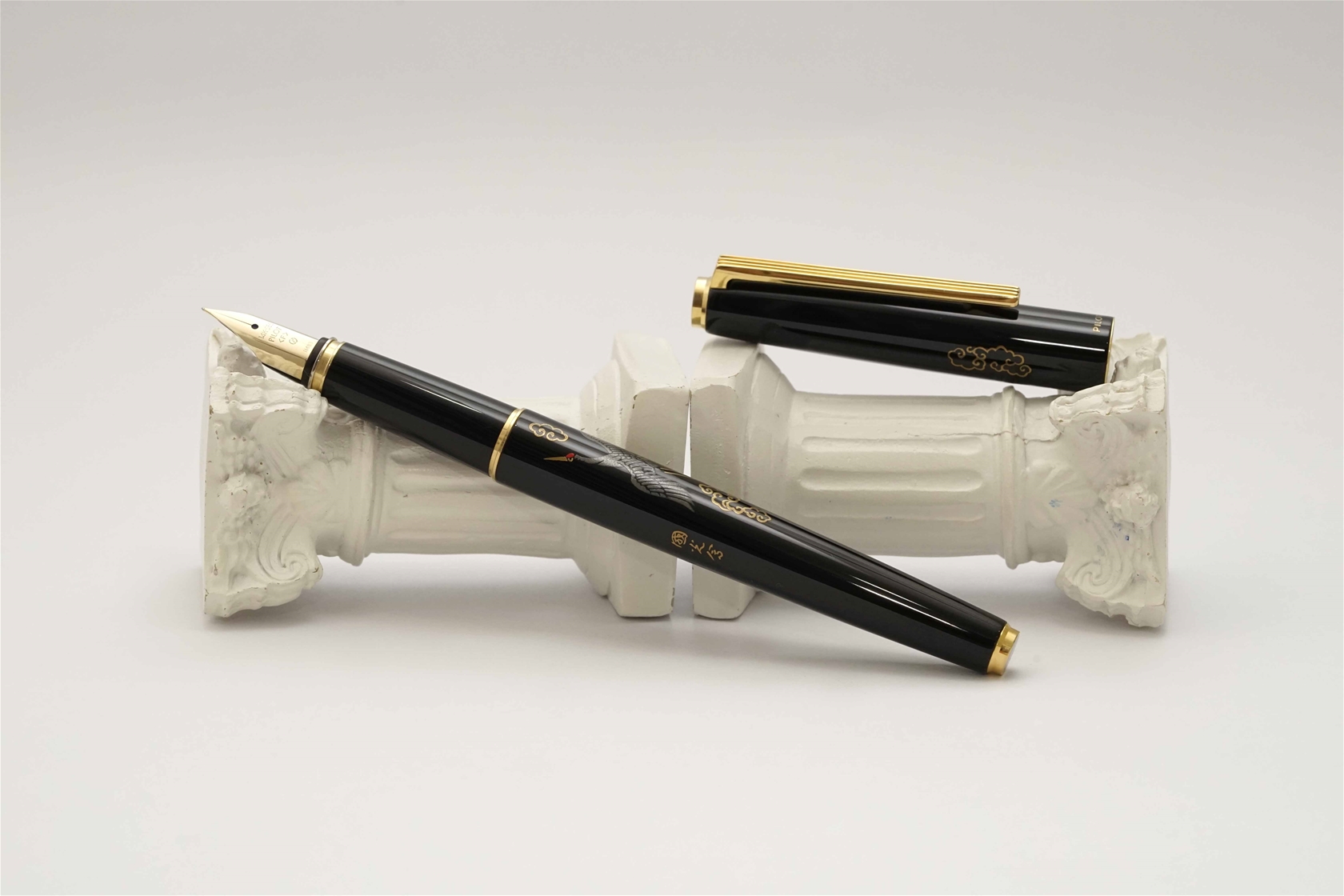 Bút máy Pilot Namiki Art Craft Maki-e Flying Crane 14K F