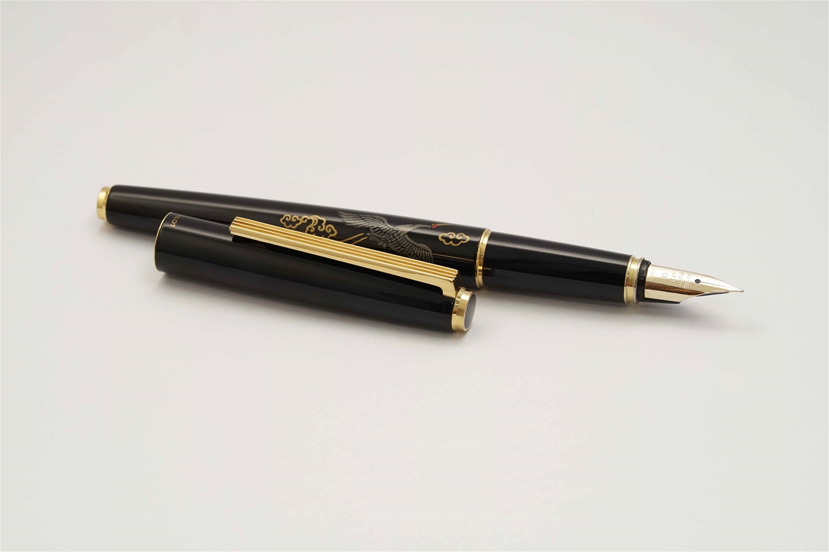 Bút máy Pilot Namiki Art Craft Maki-e Flying Crane 14K F