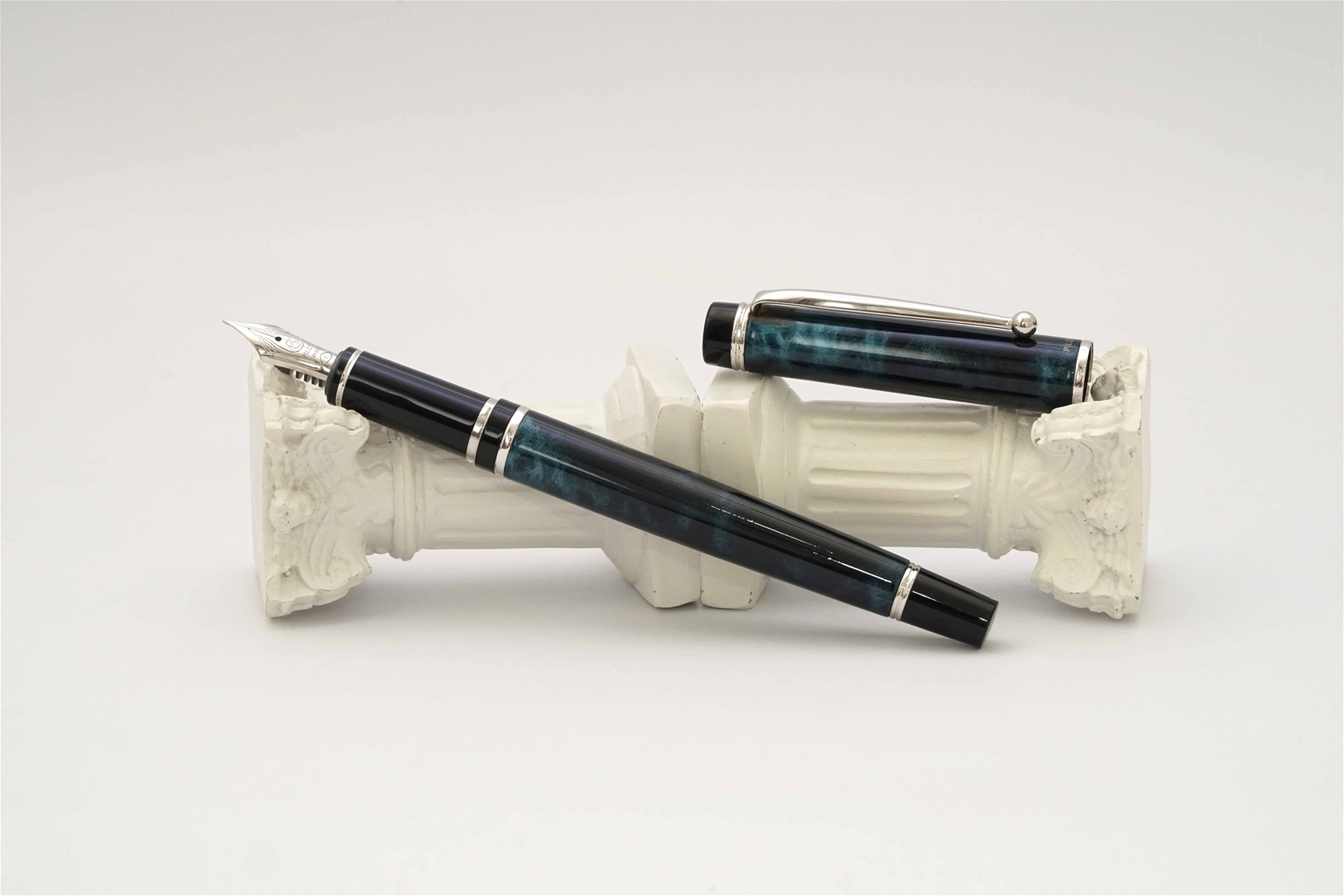 Bút máy Pilot Namiki Grance Marble Black & Blue 14K F