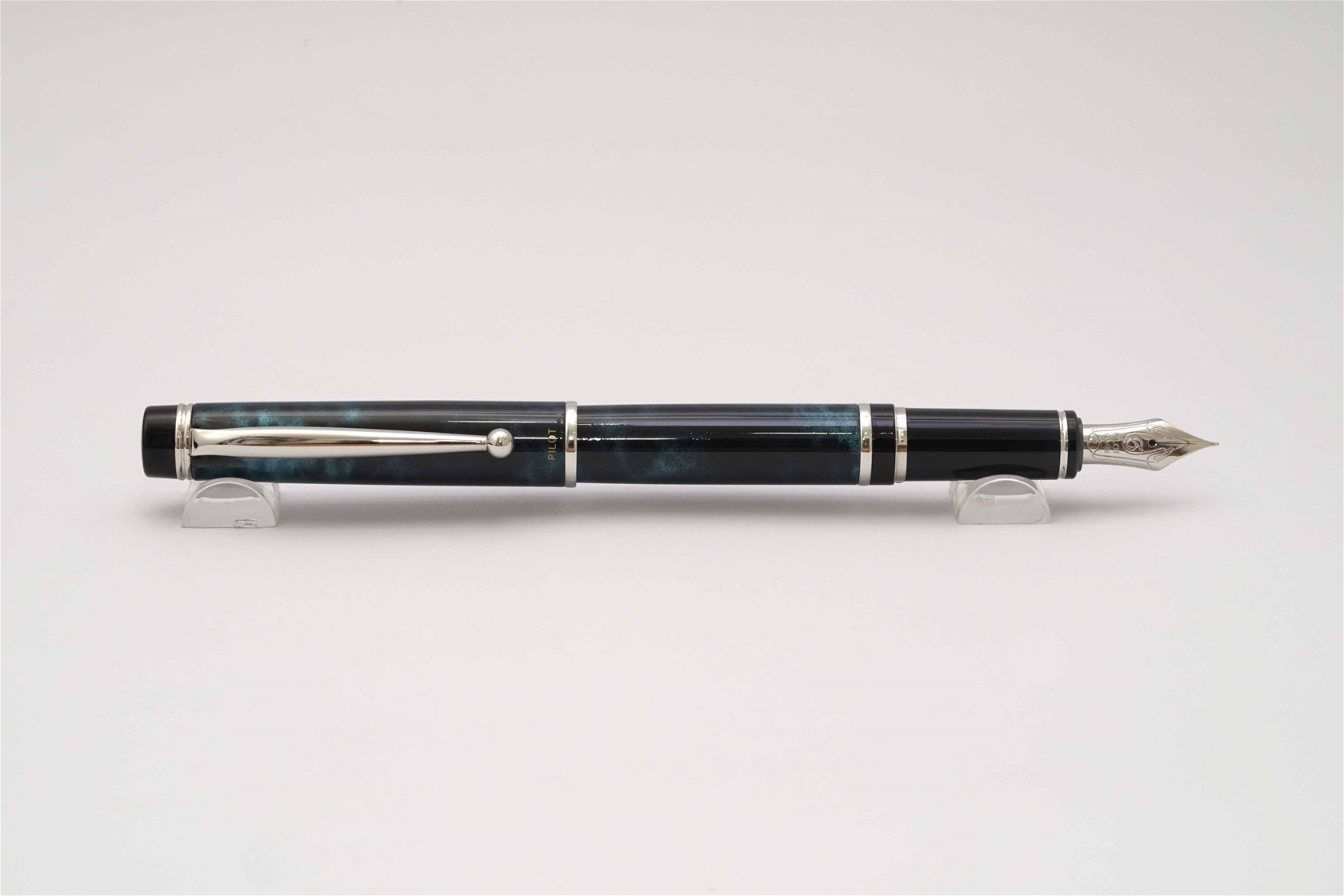 Bút máy Pilot Namiki Grance Marble Black & Blue 14K F