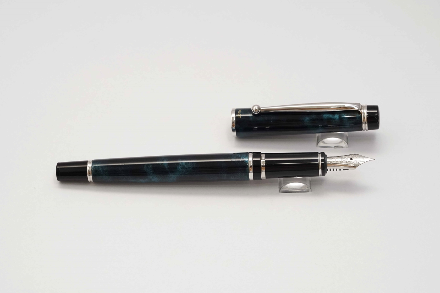 Bút máy Pilot Namiki Grance Marble Black & Blue 14K F