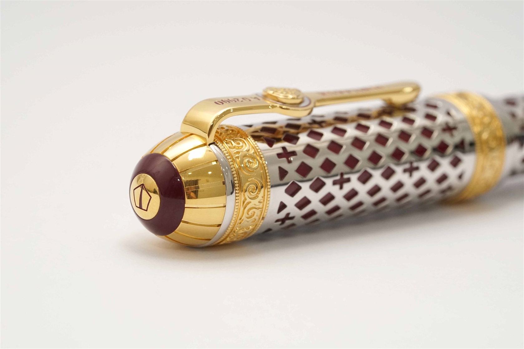 Bút máy Pilot Namiki Jubilaeum A.D.2000 Lattice Limited Edition 18K B